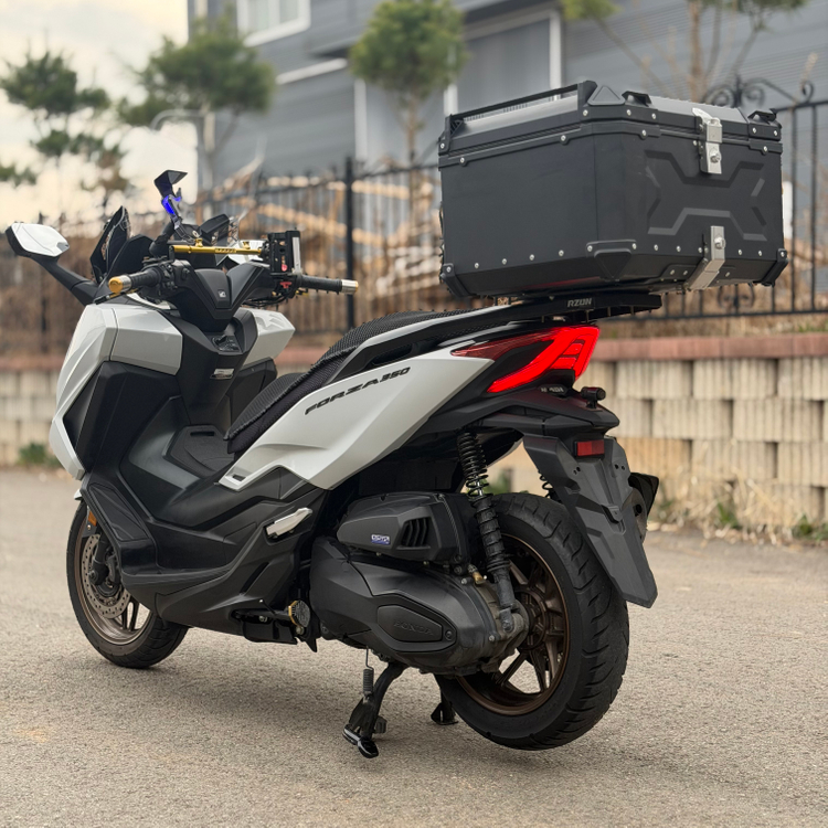 혼다 포르자350 25년식 1만키로 2채널 블박 배달셋팅 판매합니다 이미지