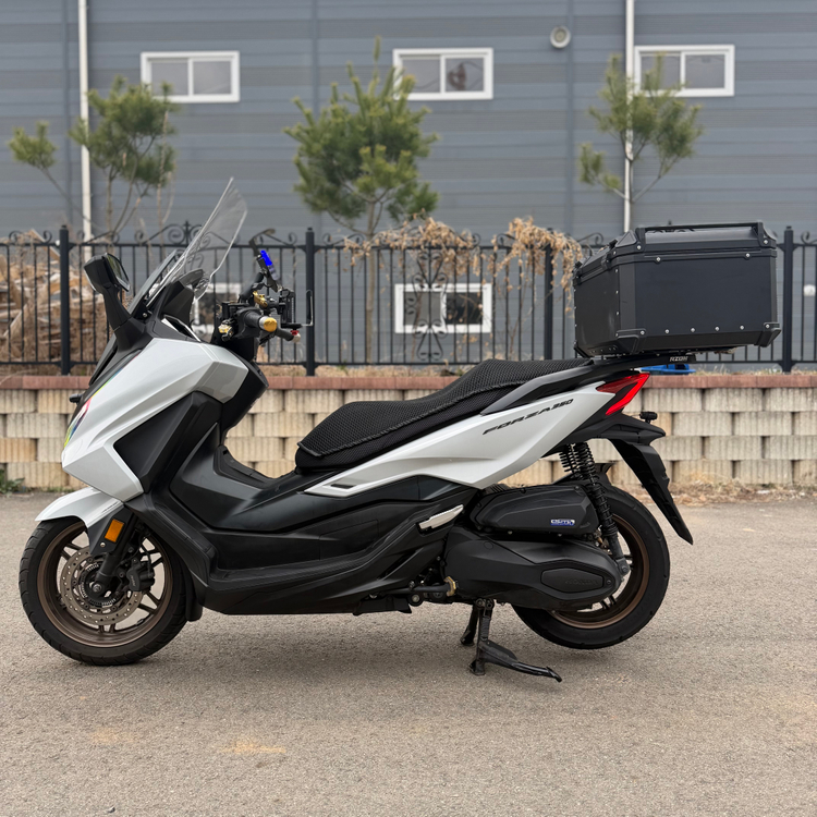 혼다 포르자350 25년식 1만키로 2채널 블박 배달셋팅 판매합니다 이미지