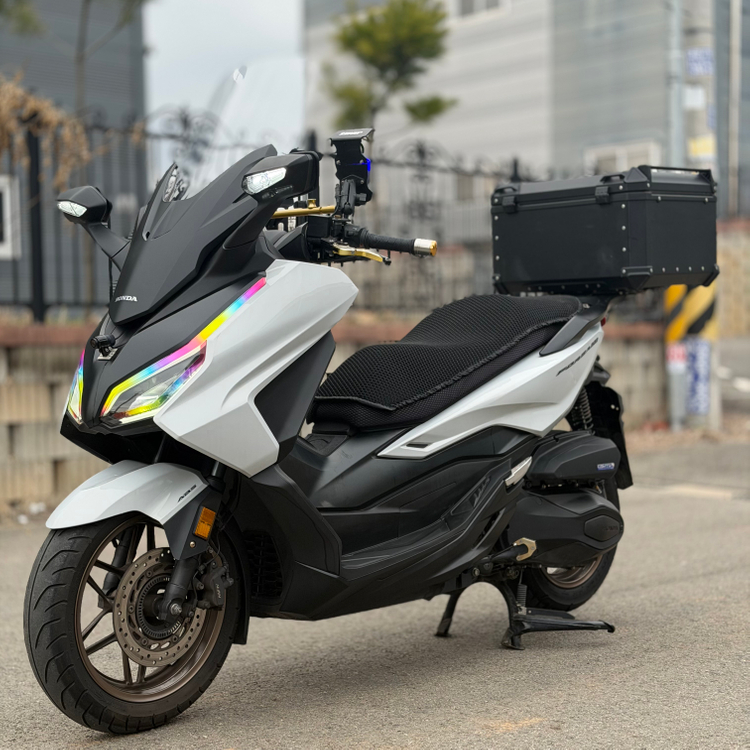 혼다 포르자350 25년식 1만키로 2채널 블박 배달셋팅 판매합니다 이미지