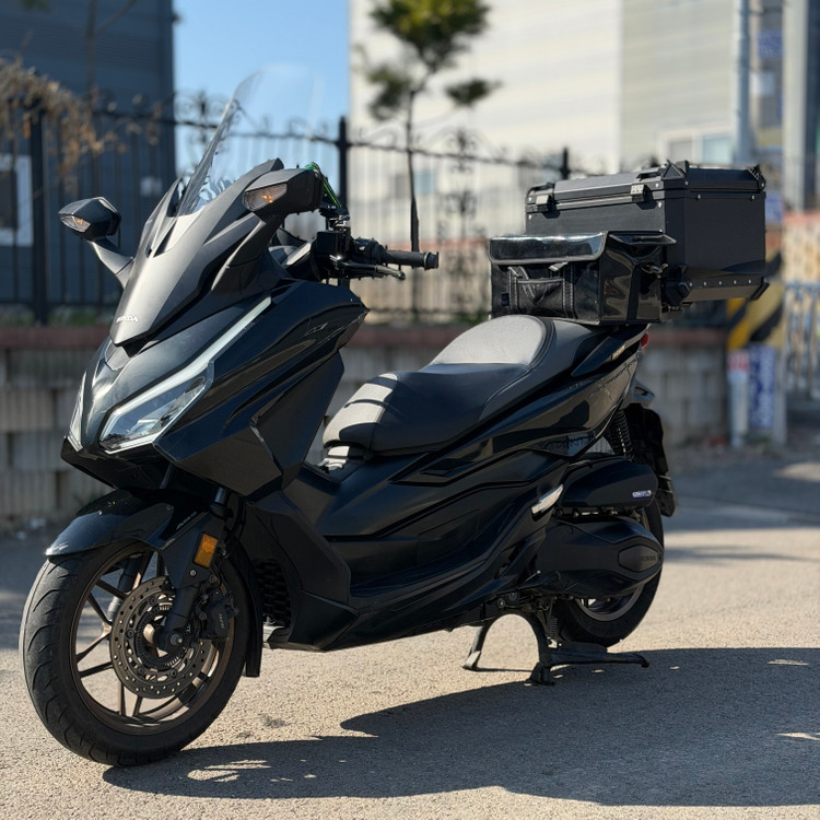 혼다 포르자350 25년식 2만4천km 배달셋팅 저렴하게 판매합니다! 이미지