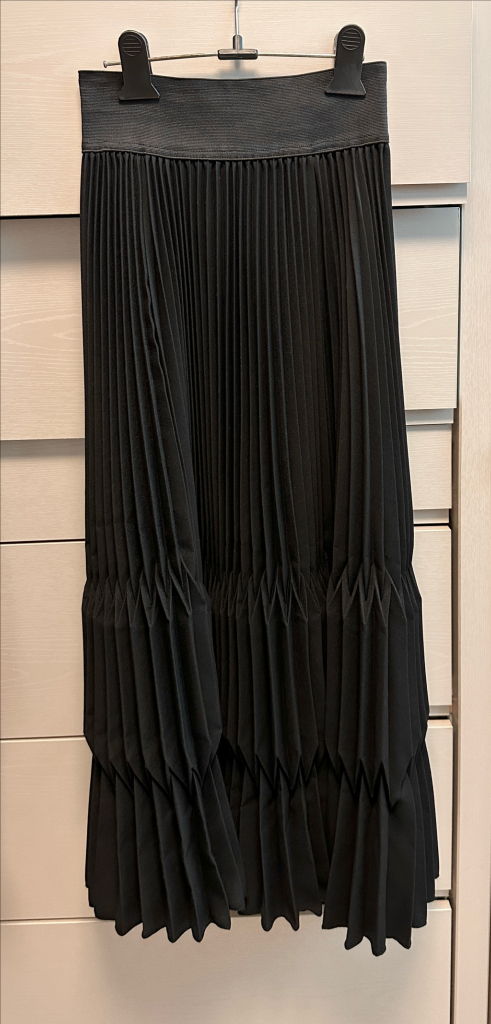 플리에 플리츠스커트 주름스커트 블랙 새상품 프리사이즈 / 블랙스커트 롱스커트/plie x jmade / plie p 이미지