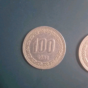 1982년 100원 동전 2개 팝니다. 이미지