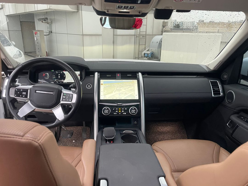 랜드로버 디스커버리 5 D300 HSE 22년02월 118661km 완전무사고 베이지시트 입니다. 이미지