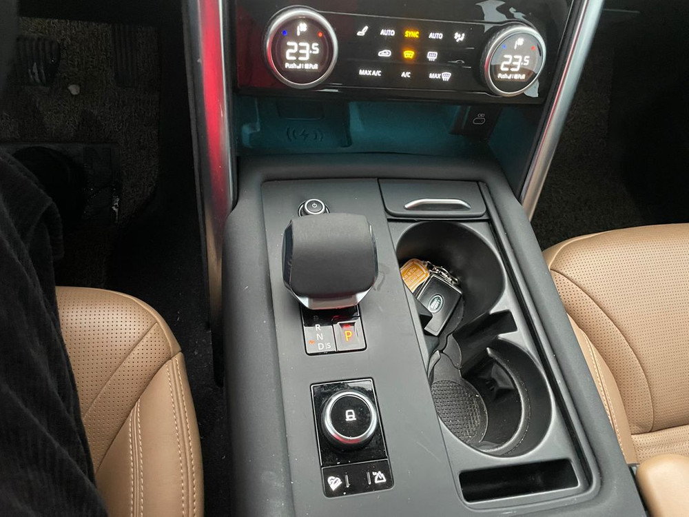 랜드로버 디스커버리 5 D300 HSE 22년02월 118661km 완전무사고 베이지시트 입니다. 이미지