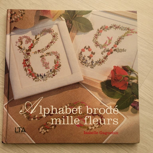 프랑스자수 알파벳 이니셜 꽃 자수 책 이미지