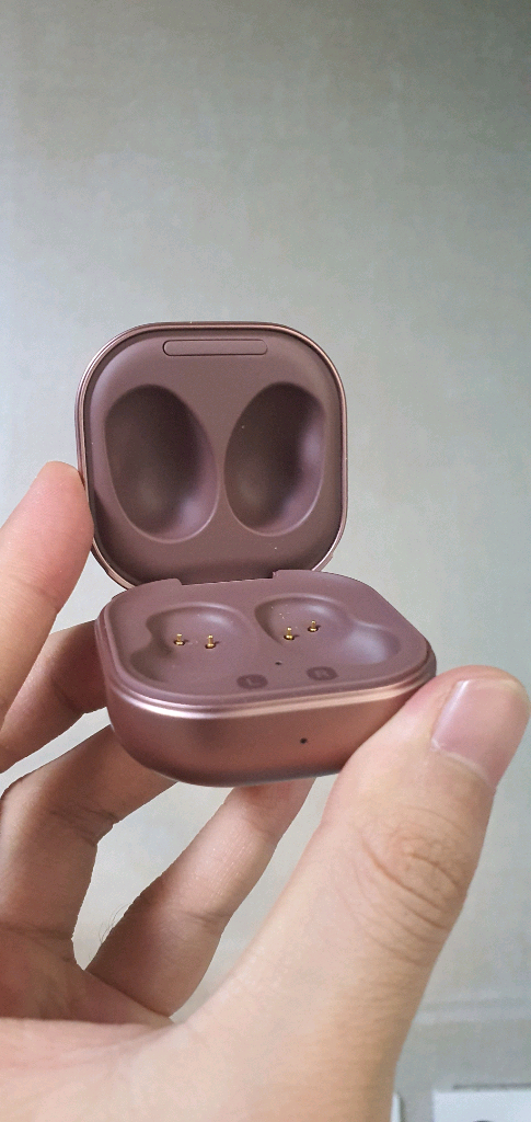 버즈 라이브 브론즈 충전기 본체 판매합니다 이미지