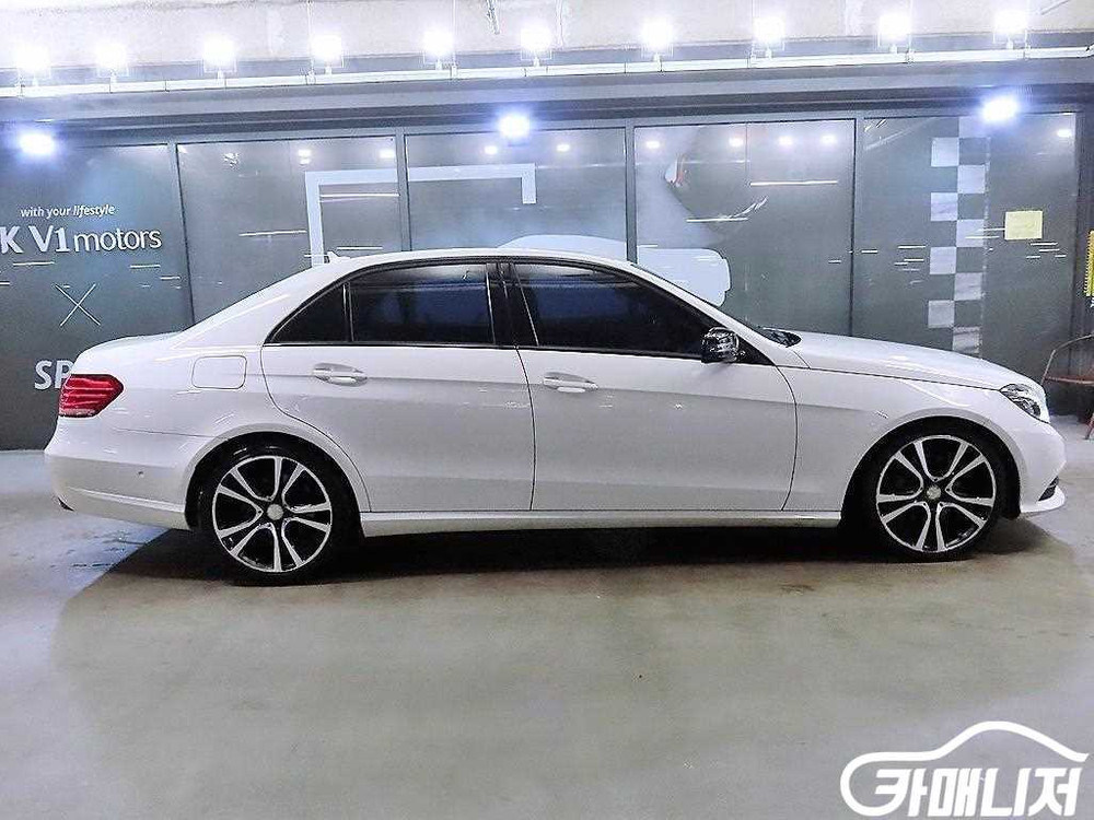 [벤츠]E-클래스 W212 E220 블루텍 아방가르드 스포츠 #4월특가 이미지