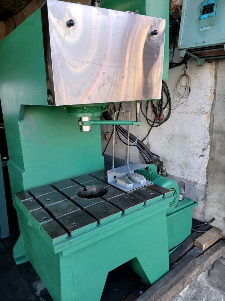 대형유압프레스30톤 코팅 작업기 이미지