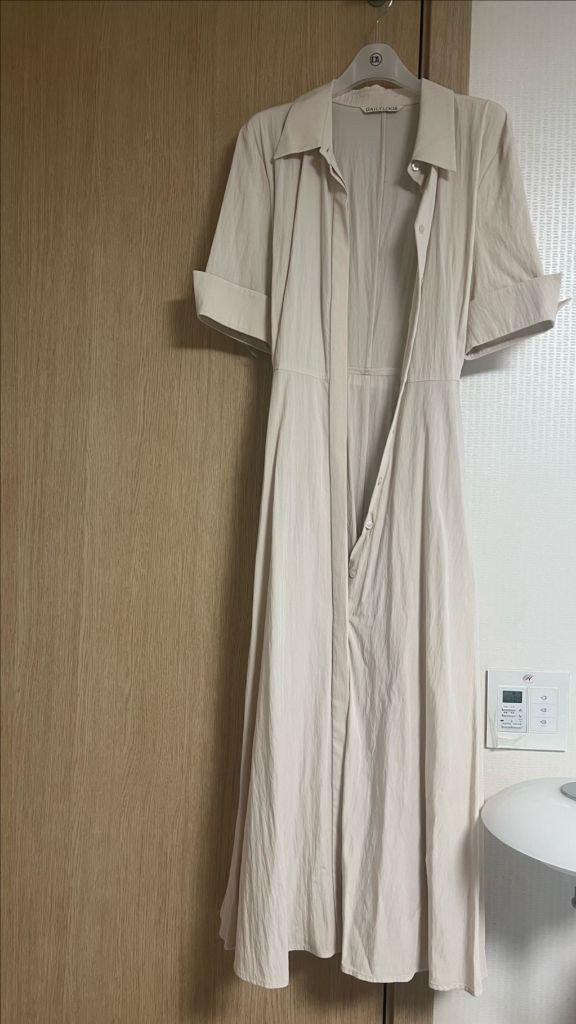 데일리룩 더로우카라벨트 원피스 이미지