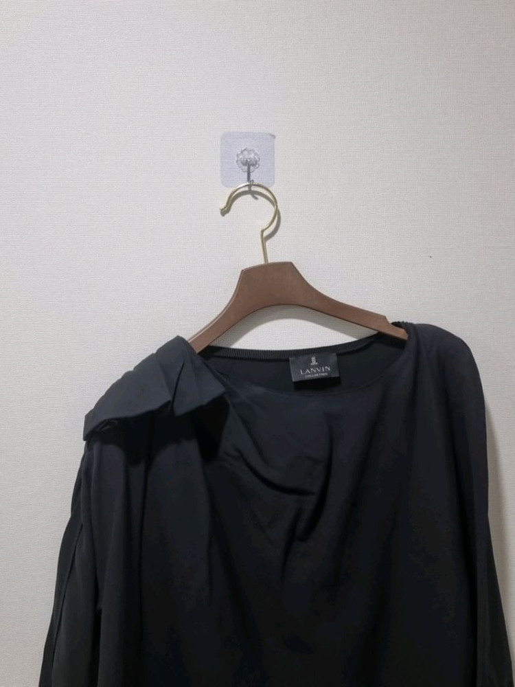 랑방 컬렉션 실크 블라우스 네이비 셔링 포인트 이미지