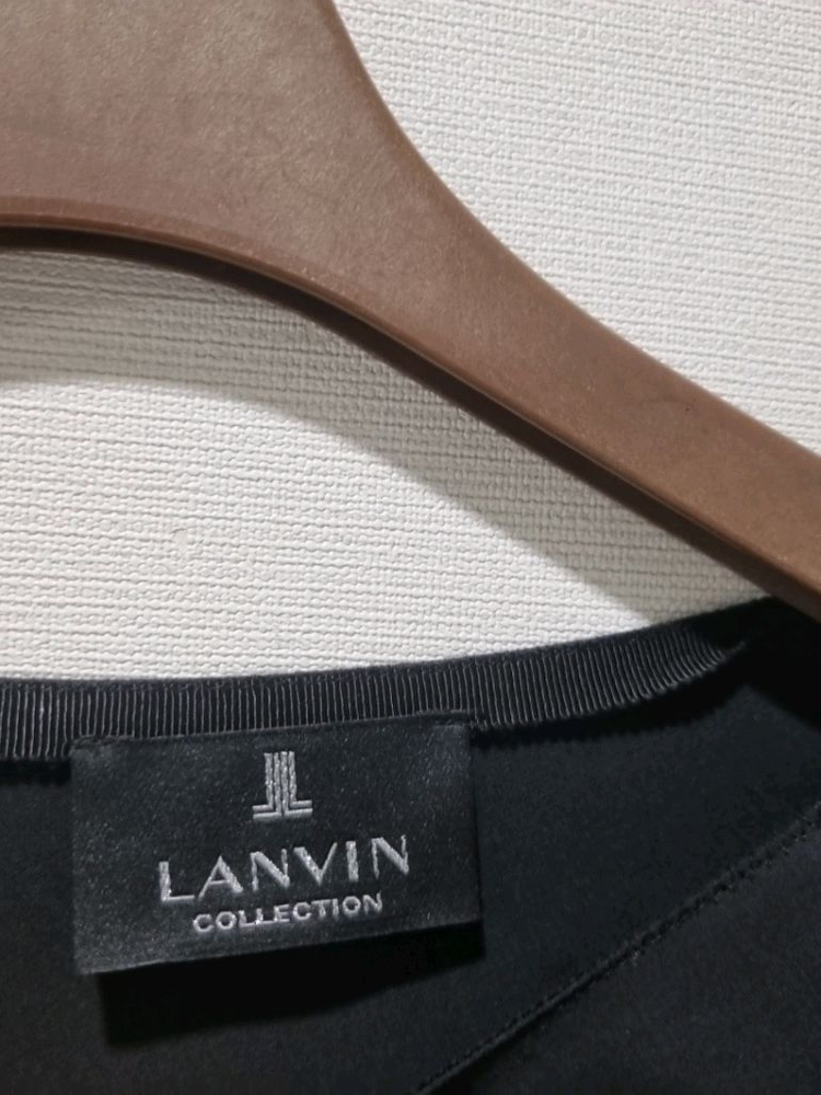 랑방 컬렉션 실크 블라우스 네이비 셔링 포인트 이미지