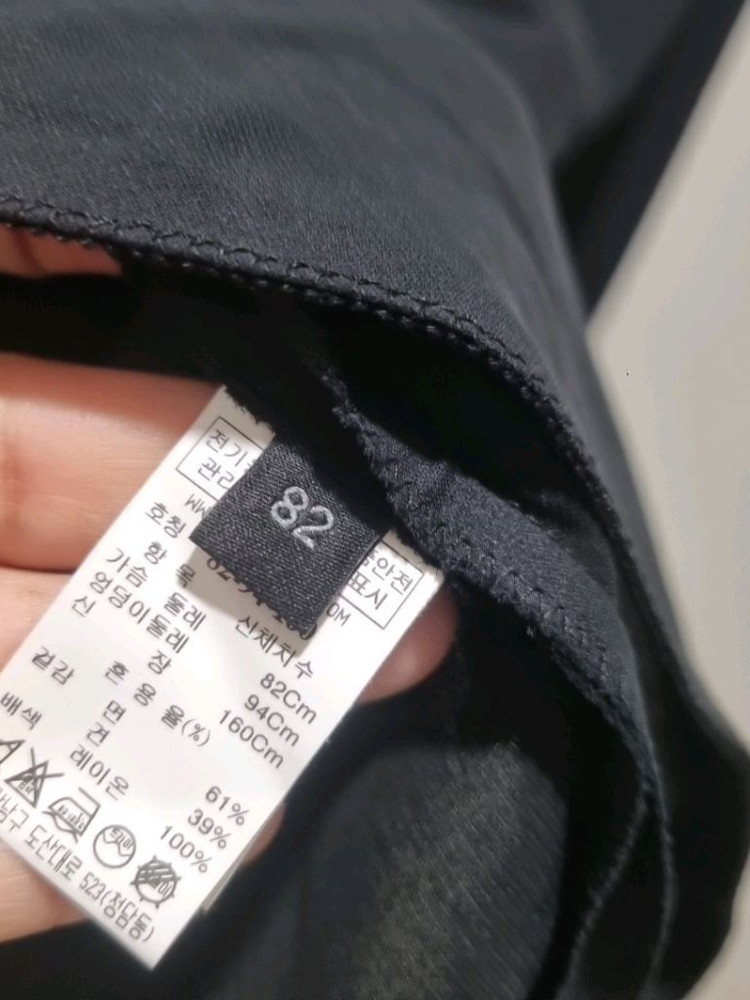 랑방 컬렉션 실크 블라우스 네이비 셔링 포인트 이미지