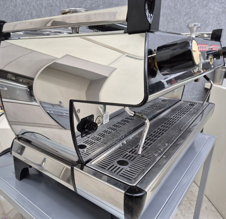 라마르조코 GB5 3그룹 커피머신 이미지