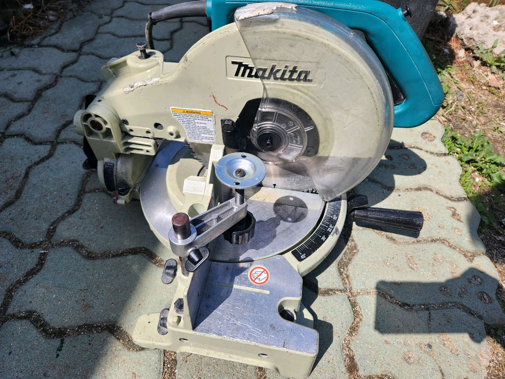 마끼다 10인치 각도절단기 LS1040S 팝니다 이미지