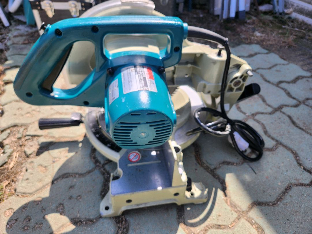 마끼다 10인치 각도절단기 LS1040S 팝니다 이미지