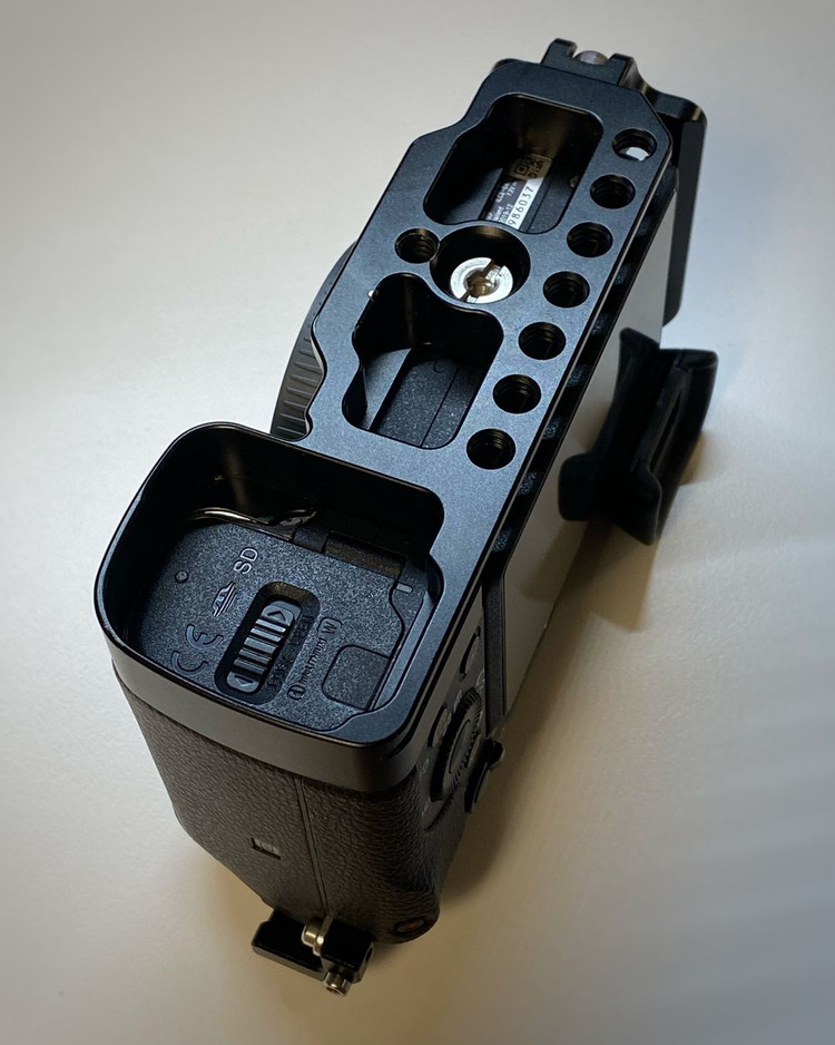 소니 A6400 단품 박스 (3,000컷) + 스몰리그 케이지, 가이드, 손잡이 이미지