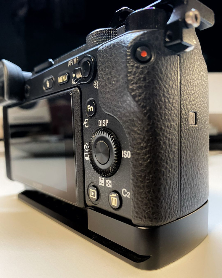 소니 A6400 단품 박스 (3,000컷) + 스몰리그 케이지, 가이드, 손잡이 이미지