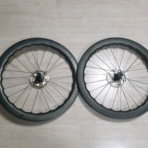 파스포츠 카제 웨이브 슈퍼라이트 튜블리스 디스크 휠셋 팝니다 이미지