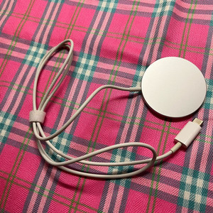 애플 정품 맥세이프 충전기 이미지