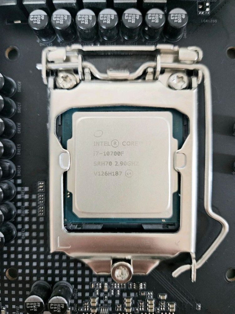 인텔 i7-10700F + Z490 비전 G 이미지