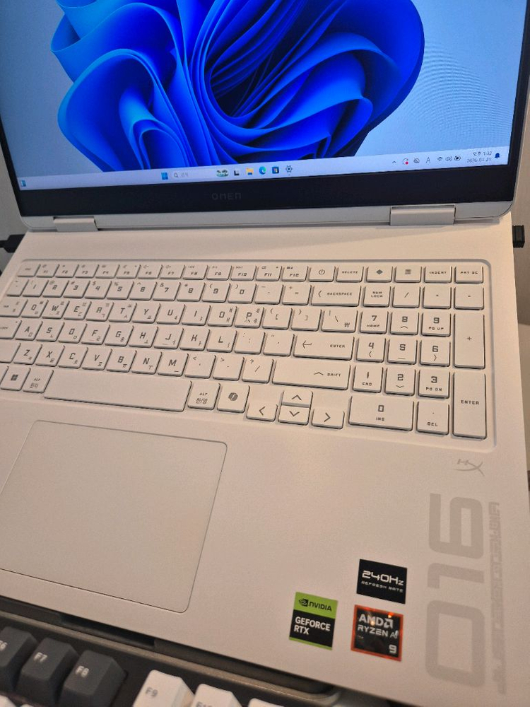 hp 오멘 게이밍노트북 라이젠AI-9세대 365 rtx5070 램32gb 팝니다. 이미지