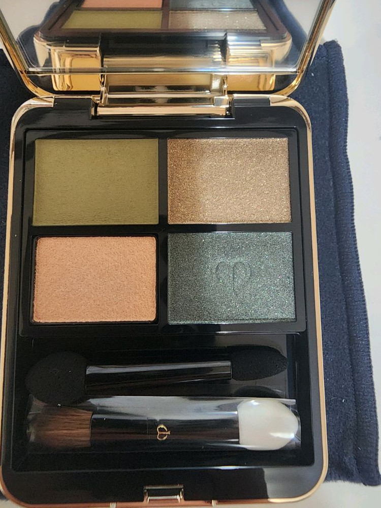 끌레드뽀보떼 아이 컬러 쿼드 (케이스+리필) 10 그린 새제품 판매합니다 이미지