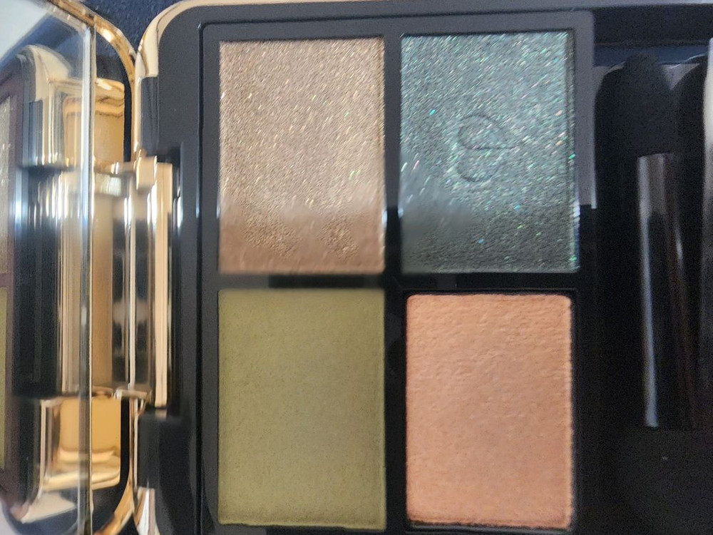 끌레드뽀보떼 아이 컬러 쿼드 (케이스+리필) 10 그린 새제품 판매합니다 이미지