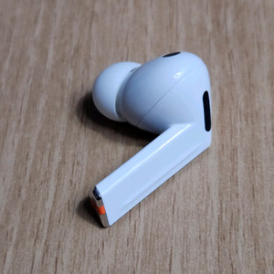 갤럭시 버즈3프로 화이트 오른쪽 유닛 이미지