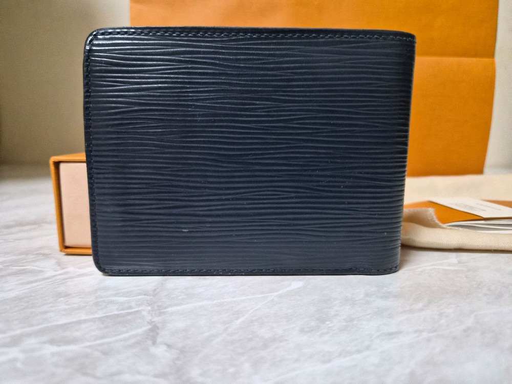 루이비통 멀티플 월릿 에피 레더 반지갑 이미지