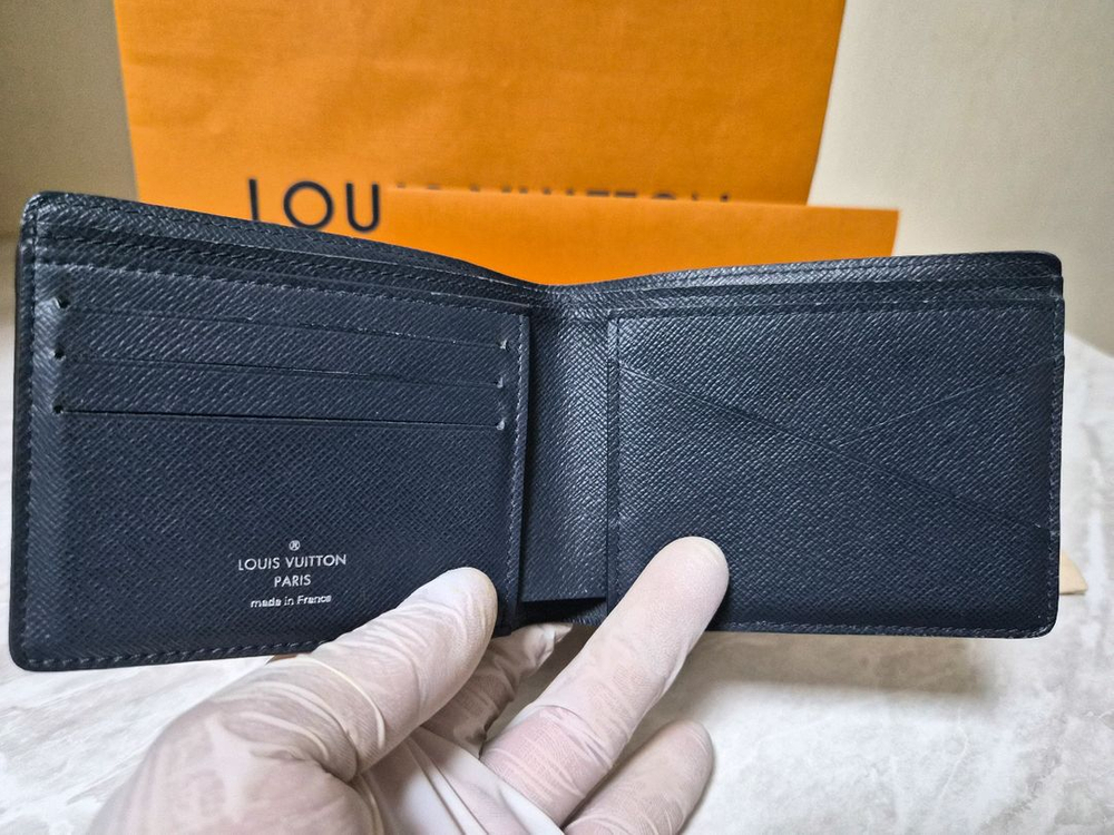 루이비통 멀티플 월릿 에피 레더 반지갑 이미지