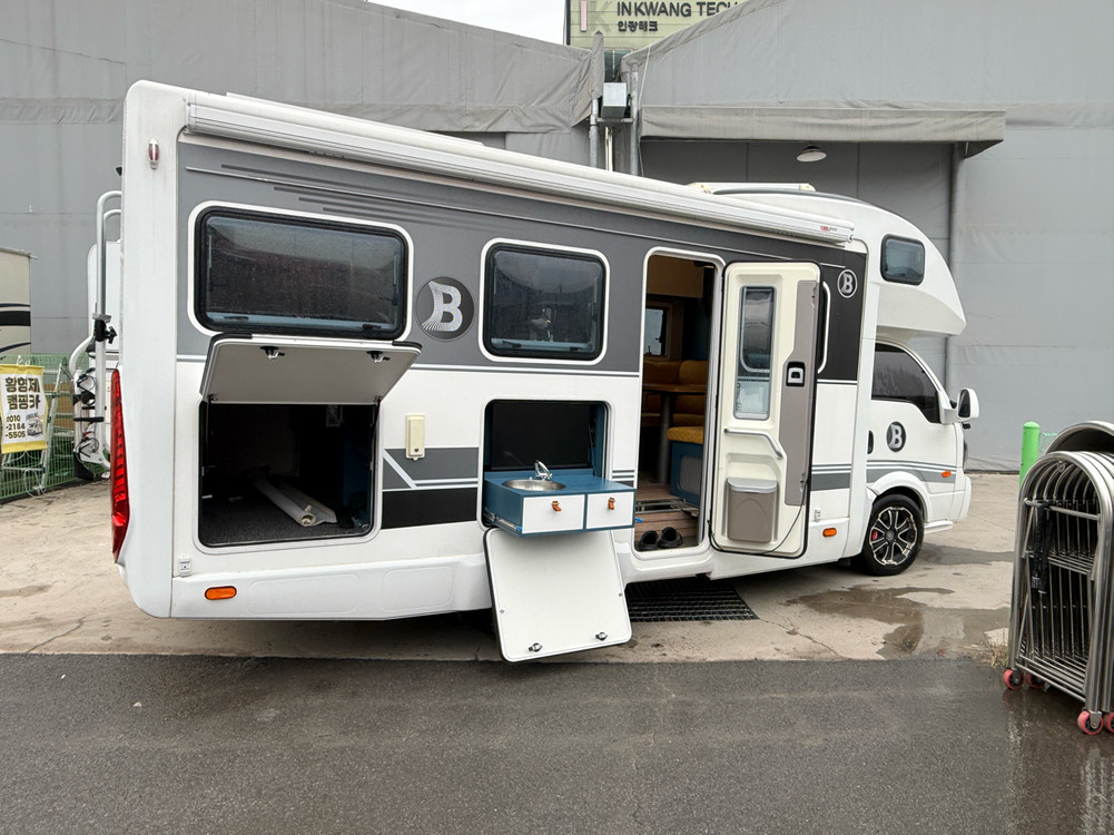 봉고 캠핑카 베이런640 모터홈 이미지