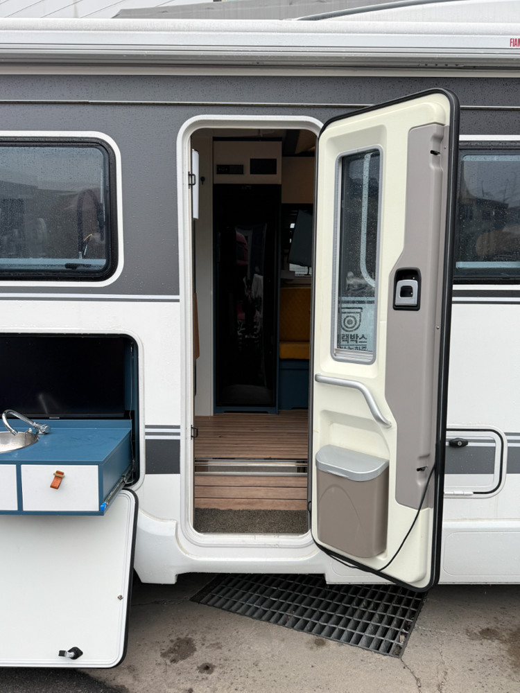 봉고 캠핑카 베이런640 모터홈 이미지