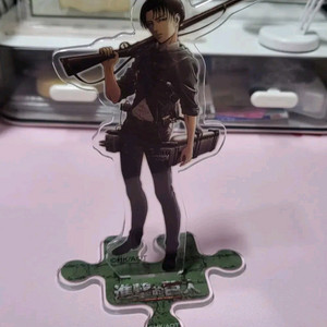 진격의거인 엽총 리바이 아크릴스탠드 이미지