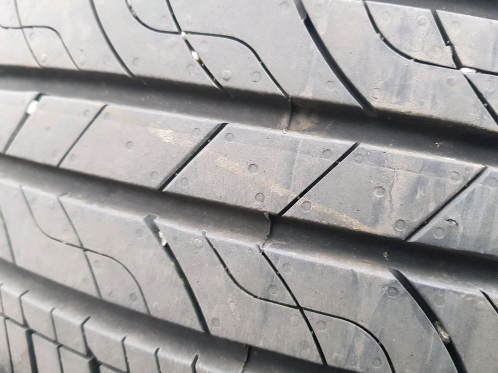 중고 타이어 215 50 17 4짝세트 이미지