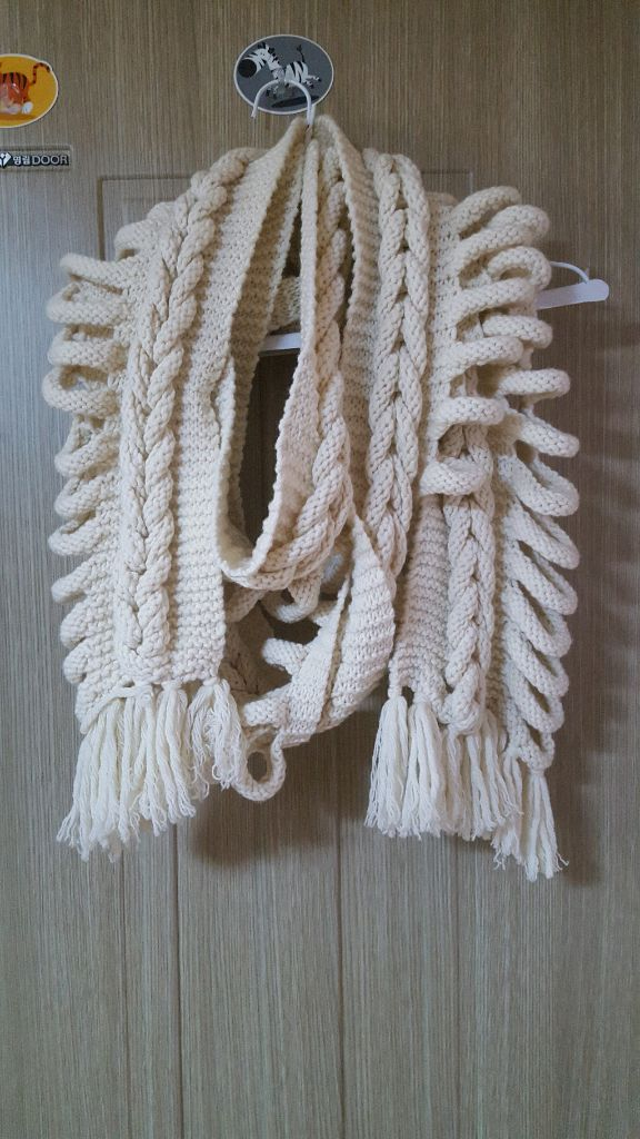 손뜨게 숄 머플러 이미지