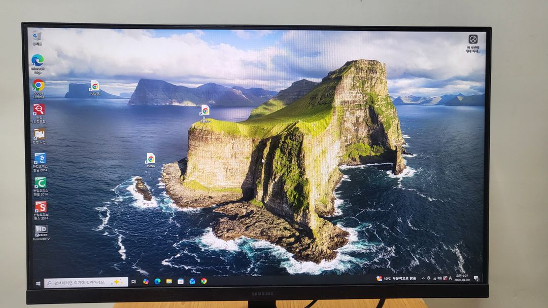 2025년식 삼성 신형 모니터 24인치 방출합니다. 이미지