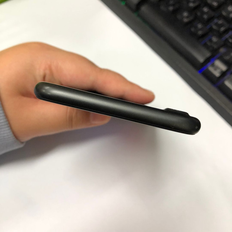 아이폰7 32GB 블랙 중고폰 배터리93% 인스타 사진폰 레트로감성 카메라폰 122080 이미지