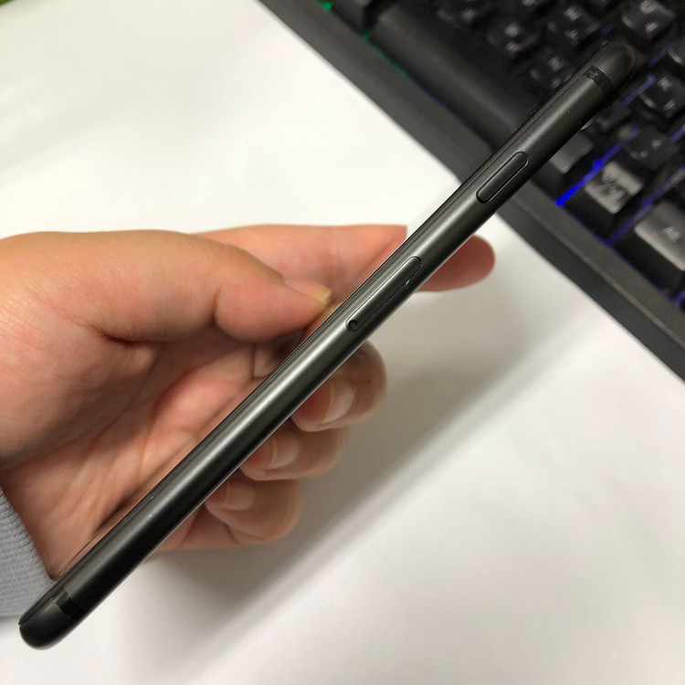 아이폰7 32GB 블랙 중고폰 배터리93% 인스타 사진폰 레트로감성 카메라폰 122080 이미지