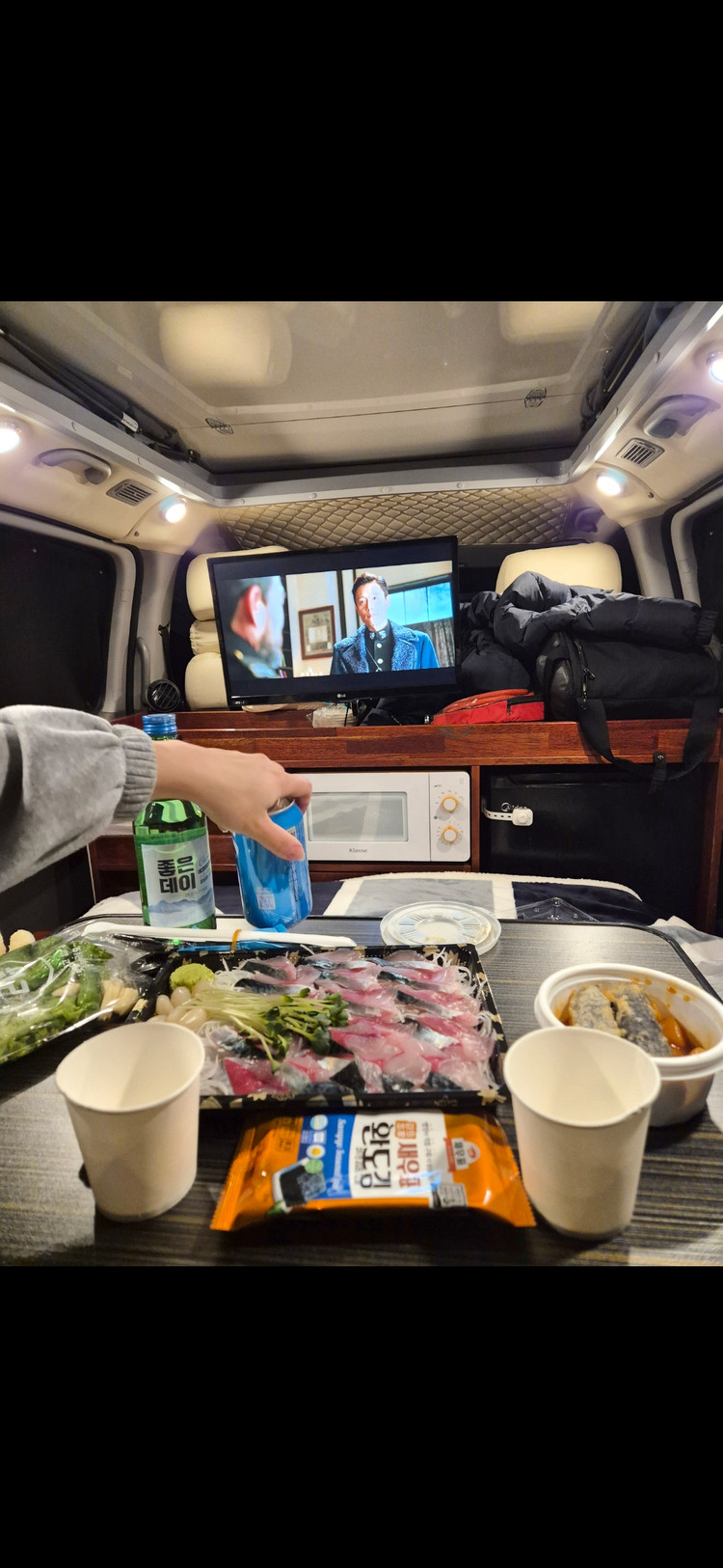 스타렉스 캠핑카 루프팝업텐트 이미지