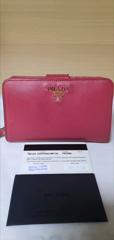 프라다 사피아노 반지갑 핑크 정품A급(보증서O)구찌프라다루이비통디올고야드샤넬셀린느보테가생로랑발렌시아가버버리가방 이미지
