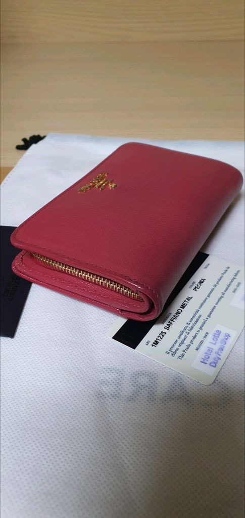 프라다 사피아노 반지갑 핑크 정품A급(보증서O)구찌프라다루이비통디올고야드샤넬셀린느보테가생로랑발렌시아가버버리가방 이미지