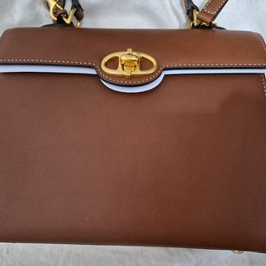 아떼 바네사브루노 알렉산드라 레더 사첼백 브라운 이미지