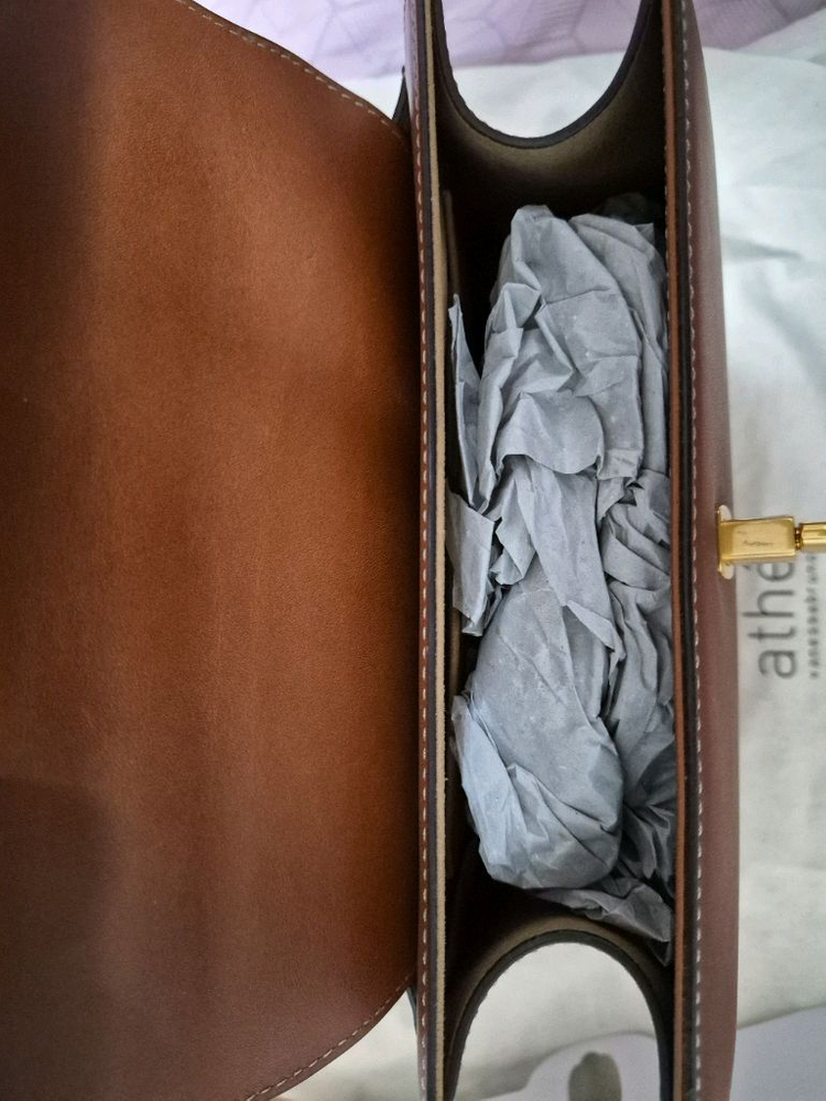 아떼 바네사브루노 알렉산드라 레더 사첼백 브라운 이미지