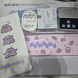 로지텍 메타몽 키보드 라일락 키캡 마우스 파우치 팜레스트 잠만보데스크매트 이미지