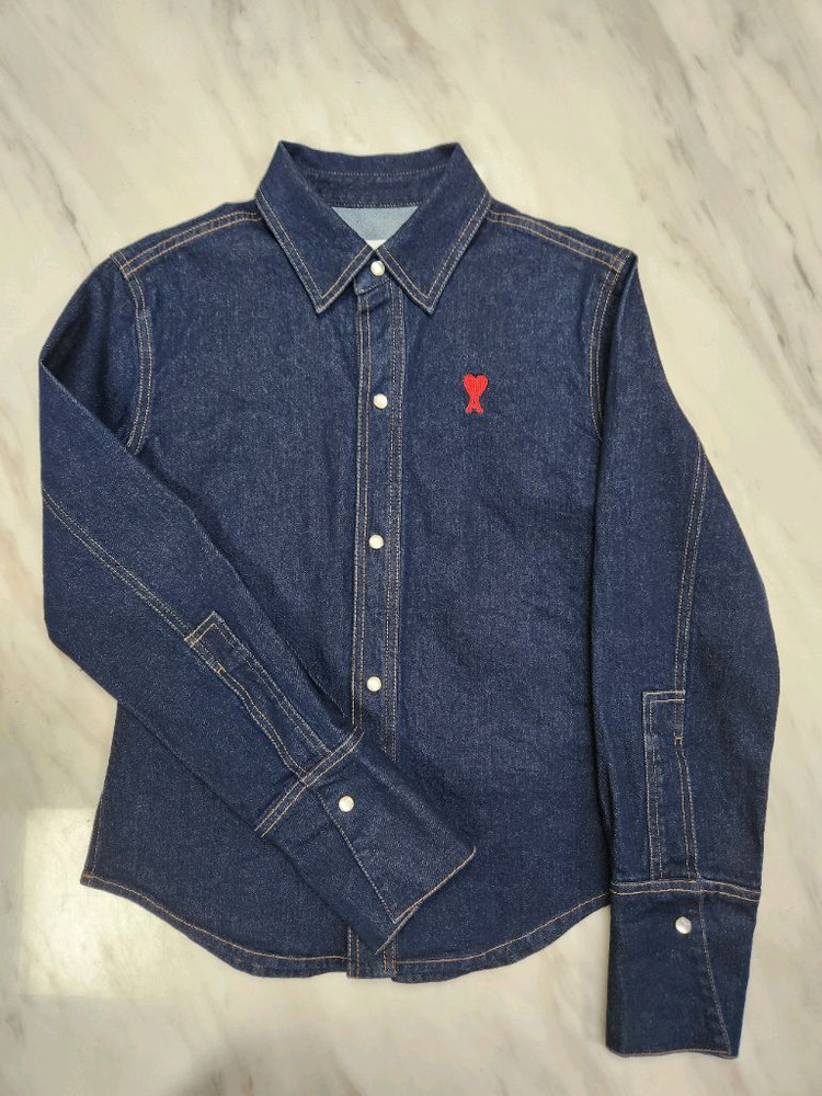 [정품 파격가 여성용] 아미 스몰 하트로고 데님 긴팔 청셔츠 S 사이즈 꼼데가르송 가니 마인 폴로 랄프로렌 랑방 이미지