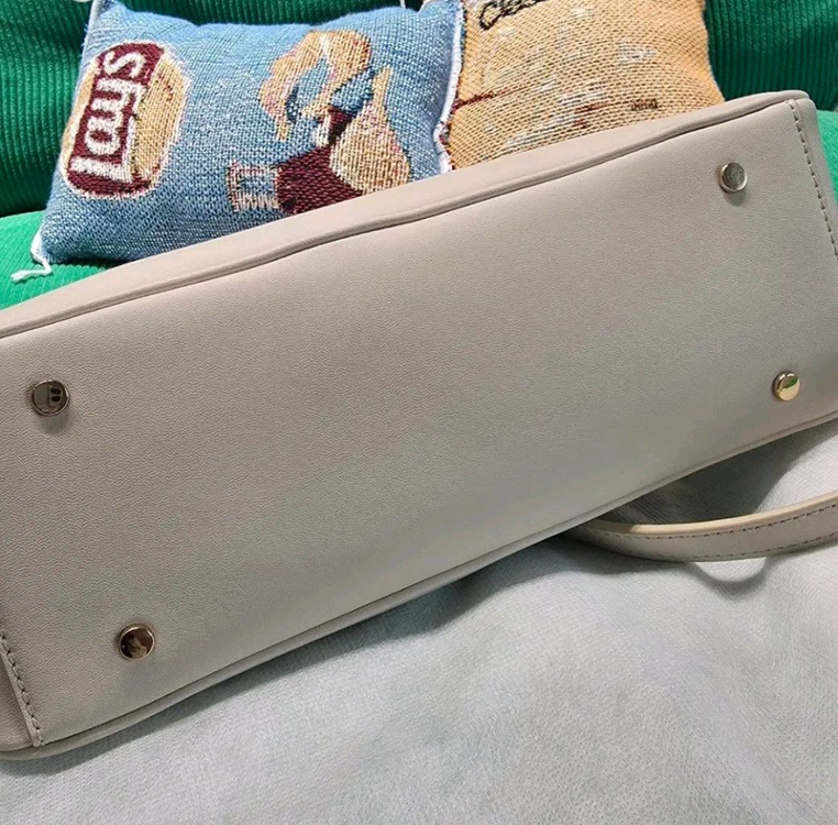 오스트카카 누메르 미니 쉘 백 아이보리 운송비포함가격 이미지