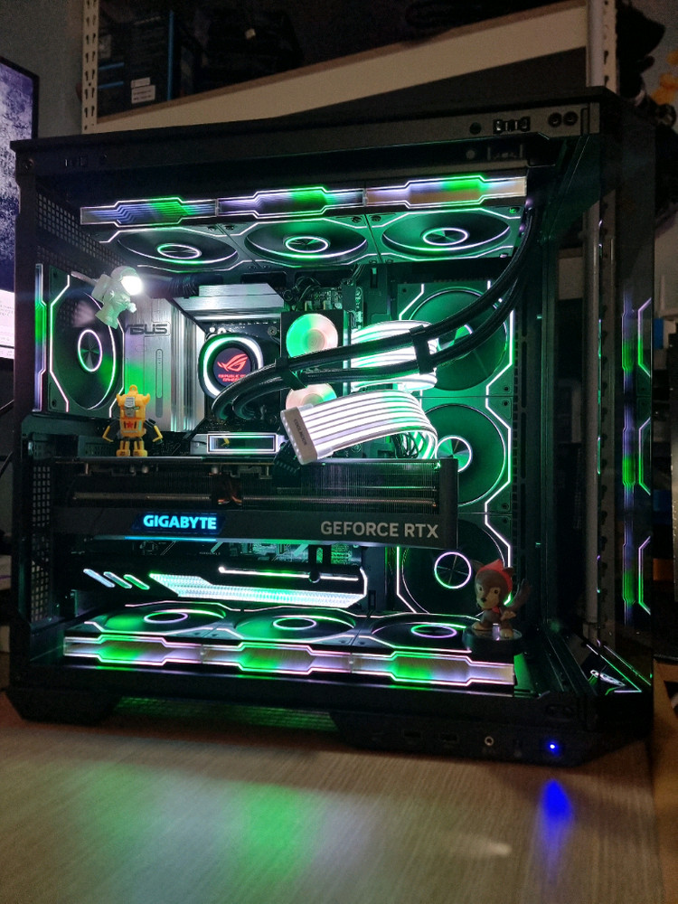 초고사양 게이밍 컴퓨터 라이젠 9800X3D RTX 4080 팝니다. 이미지