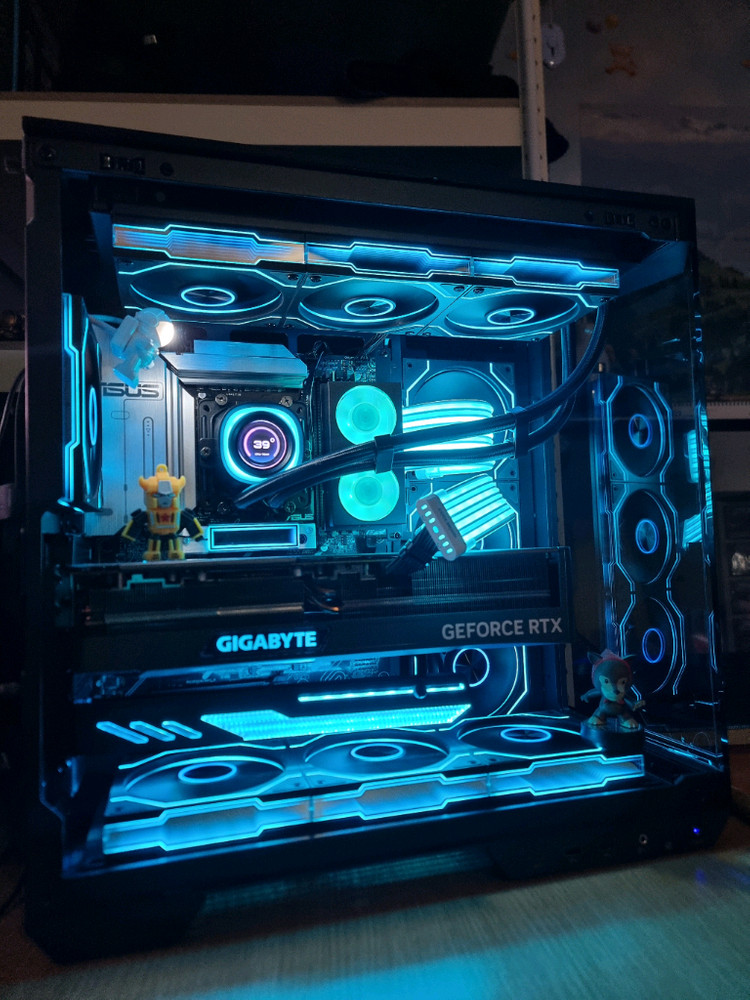 초고사양 게이밍 컴퓨터 라이젠 9800X3D RTX 4080 팝니다. 이미지