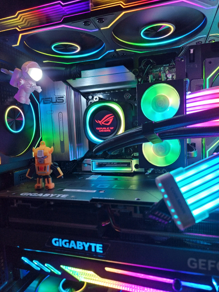 초고사양 게이밍 컴퓨터 라이젠 9800X3D RTX 4080 팝니다. 이미지