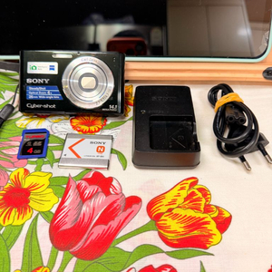 소니 사이버샷DSC-W330,디카,작동&외관굿.충전기,독일칼자이스 이미지
